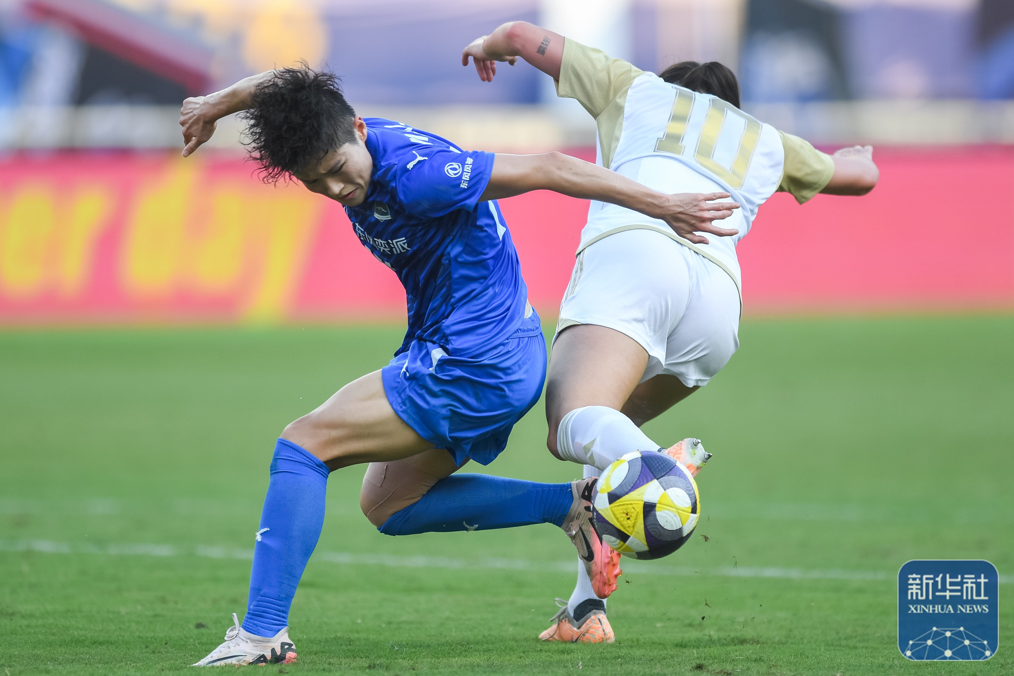 新万博官网-包含武汉三镇迎足总杯关键赛，今夜防线松动，更衣室稳定，球队文化再被提及的词条